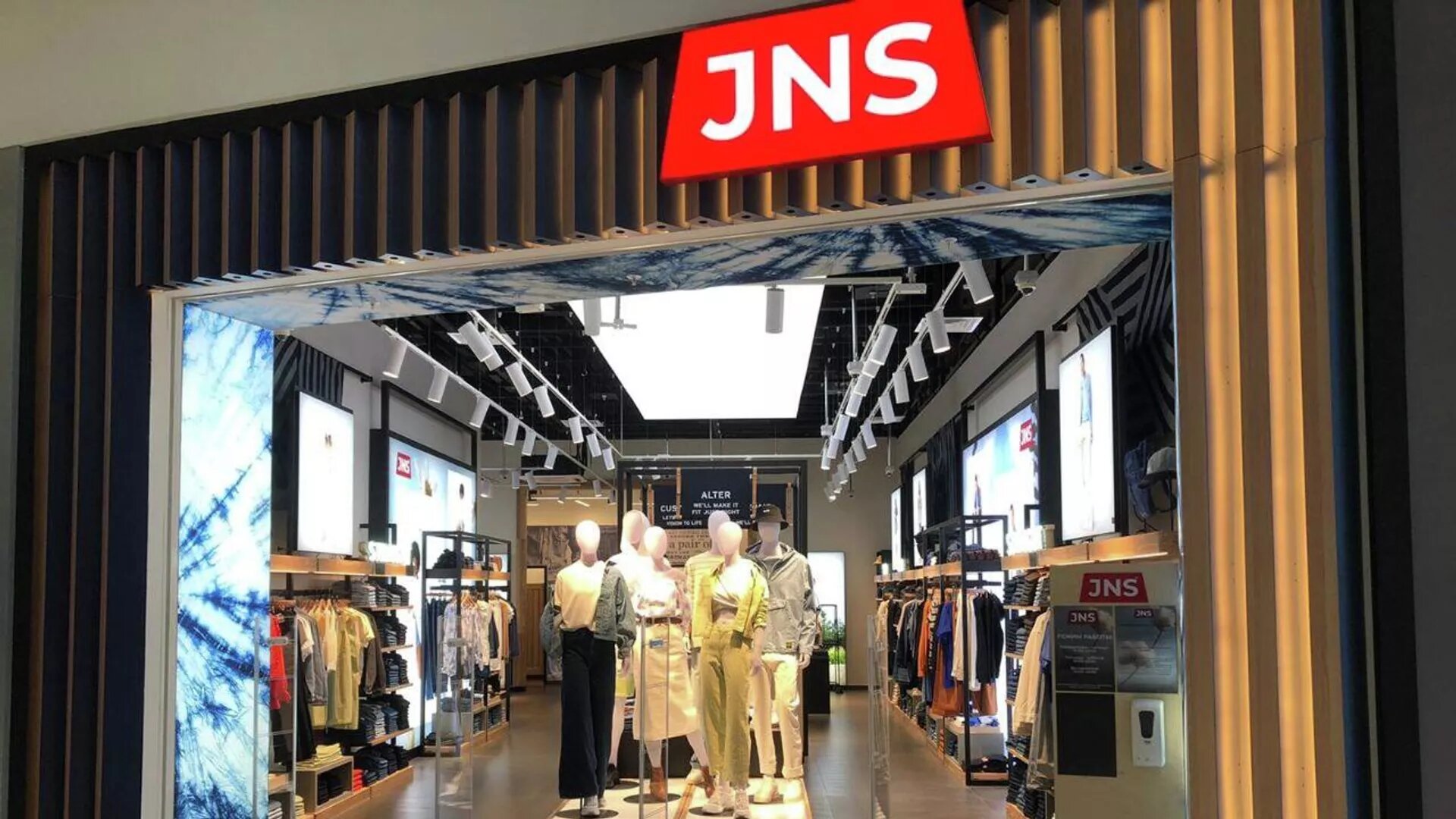 Jns одежда. Бренды в торговых центрах. Магазины в ТЦ. Levi's магазин. Бренды одежды.