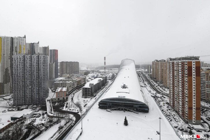 Красногорск инди. Снежком Красногорск. Всесезонный горнолыжный комплекс «снежком». Снежком сносят. Здание снежком в Красногорске.